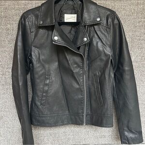 Universal Threads Women's Black Faux Leather Moto Jacket Small